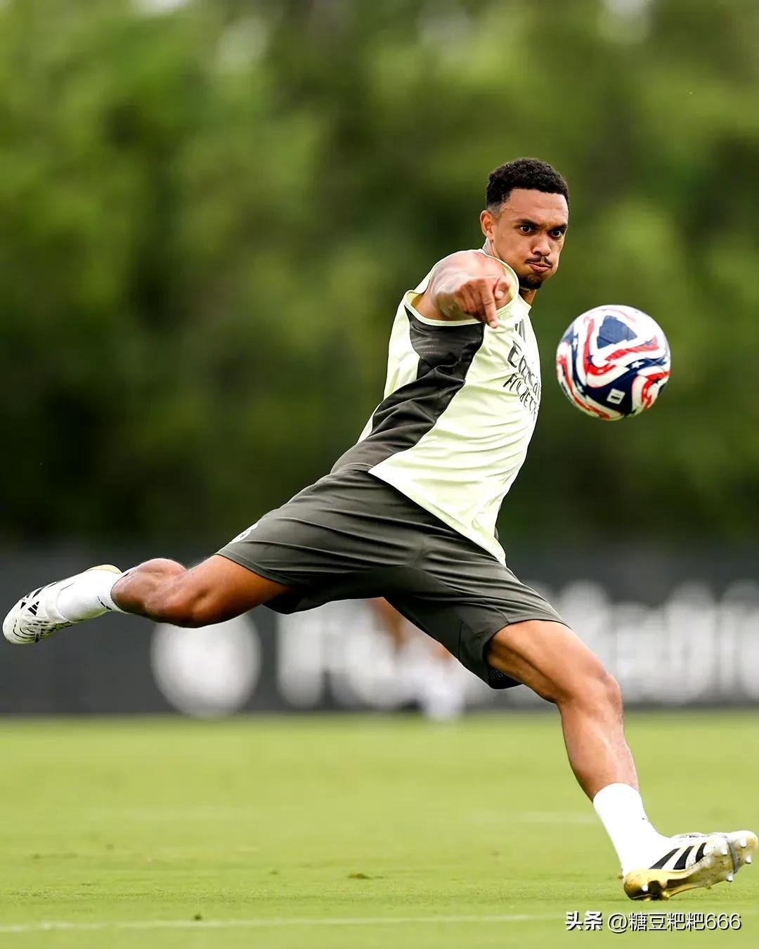 九游娱乐入口-多特蒙德发布备战花絮，关键时刻主帅复盘，意大利杯任务艰巨，赛季目标并未改变的简单介绍